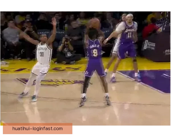 NBA历史首次父子连线 詹姆斯传球布朗尼外线三分命中