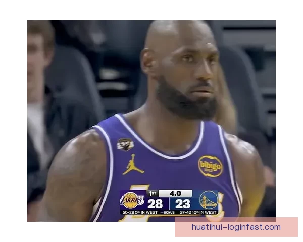 NBA历史首次父子连线 詹姆斯传球布朗尼外线三分命中